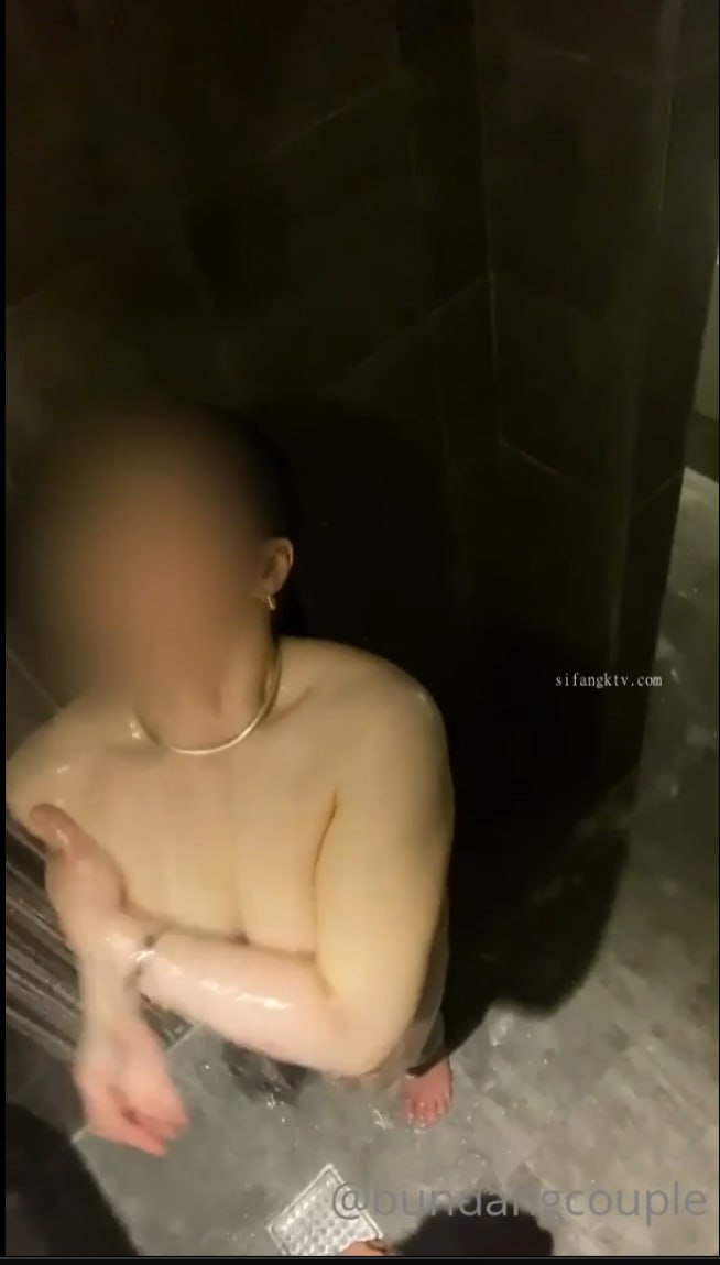 BLK-460 娘ほど歳の離れた隠れビッチにお持ち帰りされたオヤジが目を覚ましたらそこはラブホ…もの凄い腰使いで朝まで何度も中出しさせられた。 根尾朱里